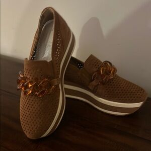 Brand New JHENEE PERFORATED SNEAKERS - PECAN SUEDE - Dolce Vita - Size 7